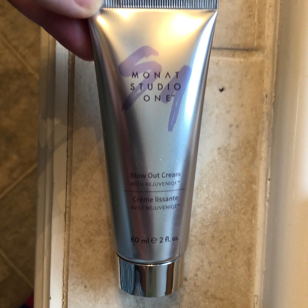 Monat Travel Size Blow Out Cream
